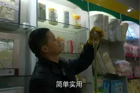 天花板上的灯坏了，没楼梯咋办!幸好三哥弄来一竹竿轻松换上新灯视频封面