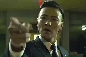 西装暴徒张晋打吴京和托尼贾，动作真帅，关键西装还不皱图片