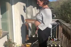 双胞胎孕妈分享自己孕肚变化过程，孕后期这肚子大的真是叹为观止视频封面