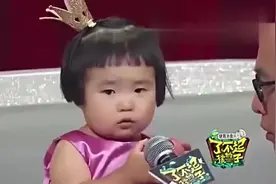 网红吃货小蛮为了一根香蕉当场大哭，孟非满脸无奈，太搞笑了视频封面