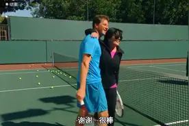 卡戴珊的妈妈碰见了前男友，唤起了失败的感情经历视频封面