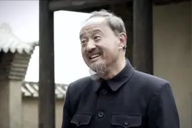 好家伙：李晨王迅同框出镜，李晨一个眼神，王迅吓得不敢坐下！视频封面