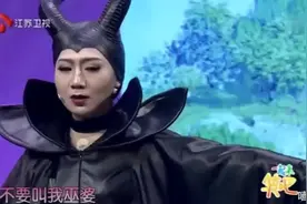 白雪公主被施法，方向狂吻臭鞋垫以救援图片