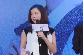 张柏芝被长子感动，谢振轩手把手教一岁弟弟游泳，终于接受弟弟了视频封面