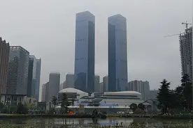 实拍中国最高的双子塔，直插云霄，太壮观了视频封面