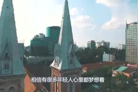 女孩买下臭气熏天的公厕，花半年改造成豪宅，有“味道”的豪宅？视频封面