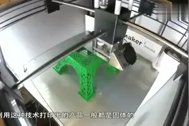 英国发明3D液体打印机，用水滴组成人形，动作效果好逼真