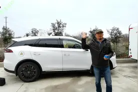 分享充电转换接头，能把充电桩转成普通插座，旅途给房车充电方便视频封面