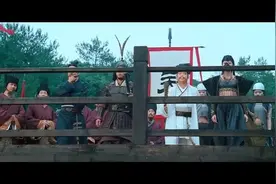 叉，扎，刺，插 。官兵：这有什么区别啊？逗笑了