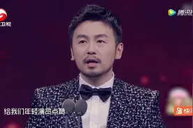 国剧盛典，郭京飞给雷佳音颁奖，两人毛无底线的吐槽，关系是真铁视频封面