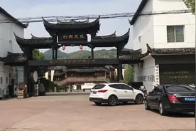 天下闻名的龙泉宝剑，依旧沿袭古老的工艺制作，成品宝剑非常精美视频封面