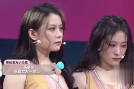 双胞胎姐妹同时和小伙谈恋爱，一到现场，小伙整个人都崩溃了视频封面