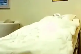 女子出事故被毁容，无奈去医院整容，恢复后看到自己的脸，太美了视频封面