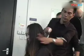 模特及腰长发瞬间剪短，女神瞬间变成女汉子！有点小心疼那头发！视频封面