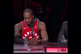 魔性笑声！百闻不如一听！“无表情”小卡笑起来全场顿时很尴尬！视频封面