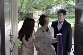 未来儿媳带厚礼上门拜访，婆婆出手大方，直接送张黑卡当见面礼视频封面
