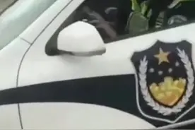 交警开车起步未系安全带 被质疑后现场给自己开200元罚单视频封面