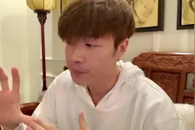 买房家里有大飘窗（落地窗）的需要注意些什么，我们来了解一下。视频封面