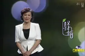 老母亲遇孝顺儿子，推着轮椅带母亲旅行，一百天走三千里路程！视频封面