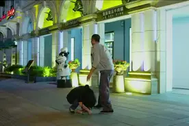 无贼八岁男孩闹脾气，竟独自坐火车离家出走，殊不知爷爷是警察视频封面