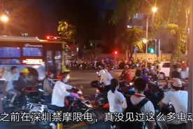老杨晚6点跑步经过海口3个十字路口，带你看高峰期电动车盛况视频封面