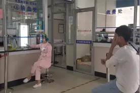 静静去做驾照体检，和同事戴眼镜测视力都看不见4.9，能过关吗？视频封面