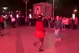 丈母娘和女婿跳广场舞，太美了，震惊全场！视频封面