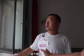 西安清凉灞柳小区业主刚收房墙面就渗水 半年多次渗水开发商迟迟不解决图片
