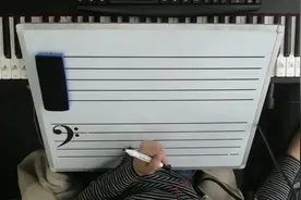 【钢琴小知识】1分钟教你认识低音谱号！！