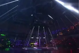 火箭少女孟美歧和吴宣仪火辣双人椅子舞，现场炸了视频封面