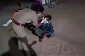 印度男子违反封城禁令 额头被印度警方刻下“远离我”字样视频封面