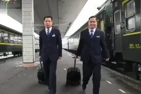 获得火车头奖章的司机，他的第30个春运，火车司机当中的精英视频封面