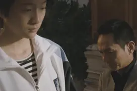 狗S三：爸爸在学校追着女儿批评，有考虑过女儿的感受吗视频封面