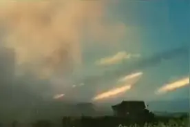 越战时期我军对越阵地进行远程火力覆盖 ！这炮声，咻咻咻咻~视频封面
