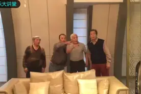 四位歌唱家饭局即兴四重唱《乡间的小路》，和声真好听！厉害！视频封面
