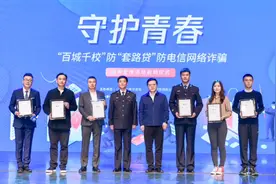 短剧：董叔张道长走进人民大学现场演绎“套路贷”王筱磊一秒入戏视频封面