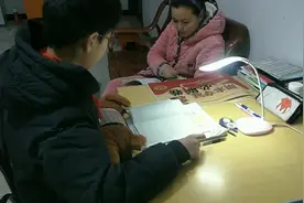 为了孩子放弃工作陪读6年，只为尽妈妈的责任，网友：后悔吗视频封面