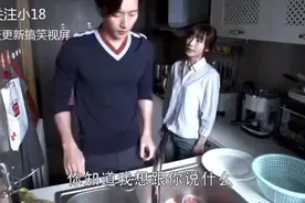 美女被淋的全身湿透，总裁眼睛都看直了，美女低头一看瞬间怒了视频封面