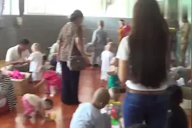 福利院的宝宝生活是这样的，这些小宝宝都是住在一起！视频封面