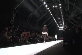 经典百搭的白衣，内搭很好看，美女很有气质视频封面