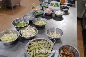 月薪8500的大厨，用了7分钟总体概括10道菜的做法，简单实用！视频封面