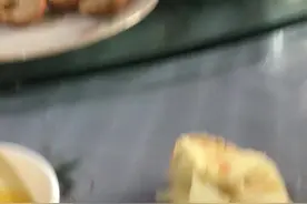 盟兄弟一块儿聚餐。视频封面