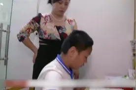 超级育儿师：孩子学习成绩差，父母觉得他不努力造成的，真可气！视频封面