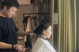 电视剧号手就位张馨予剪短发现场视频封面