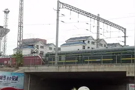 受台风影响无法过海，哈尔滨西-海口Z111次列车运行至广州站折返视频封面