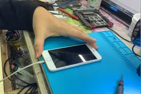 苹果6代正常使用不开机 老司机接手立马知道问题所在视频封面