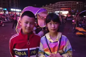 学校要求用黄色作业本，姐弟俩超市买6个花11元，这啥本子这么贵视频封面