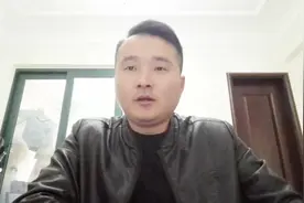 太恶心！NBA中锋戈贝尔确诊前竟然摸遍所有话筒并且笑着离开！！视频封面