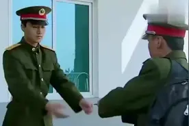 门卫检查特种兵的证件，一看部队编号就知道不简单视频封面