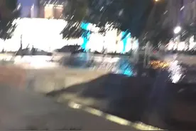 美国首都华盛顿的商业中心夜景，跟纽约比起来逊色太多了！[可爱]视频封面
